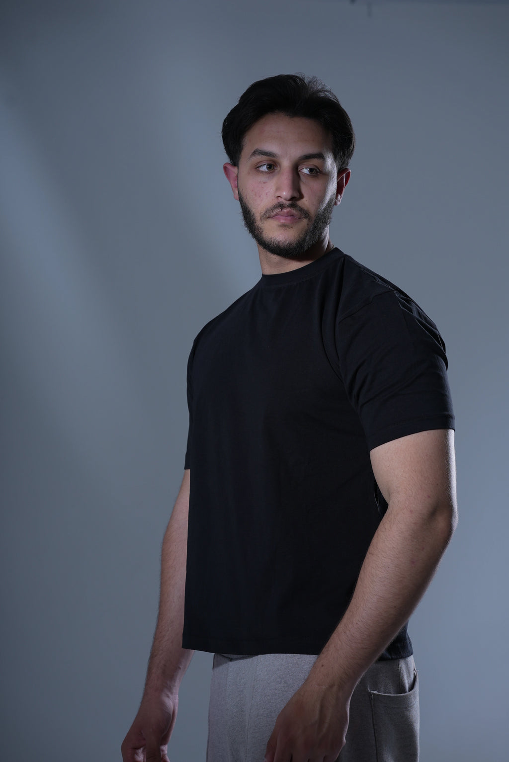 REGULAR FIT T-SHIRT (BLACK)