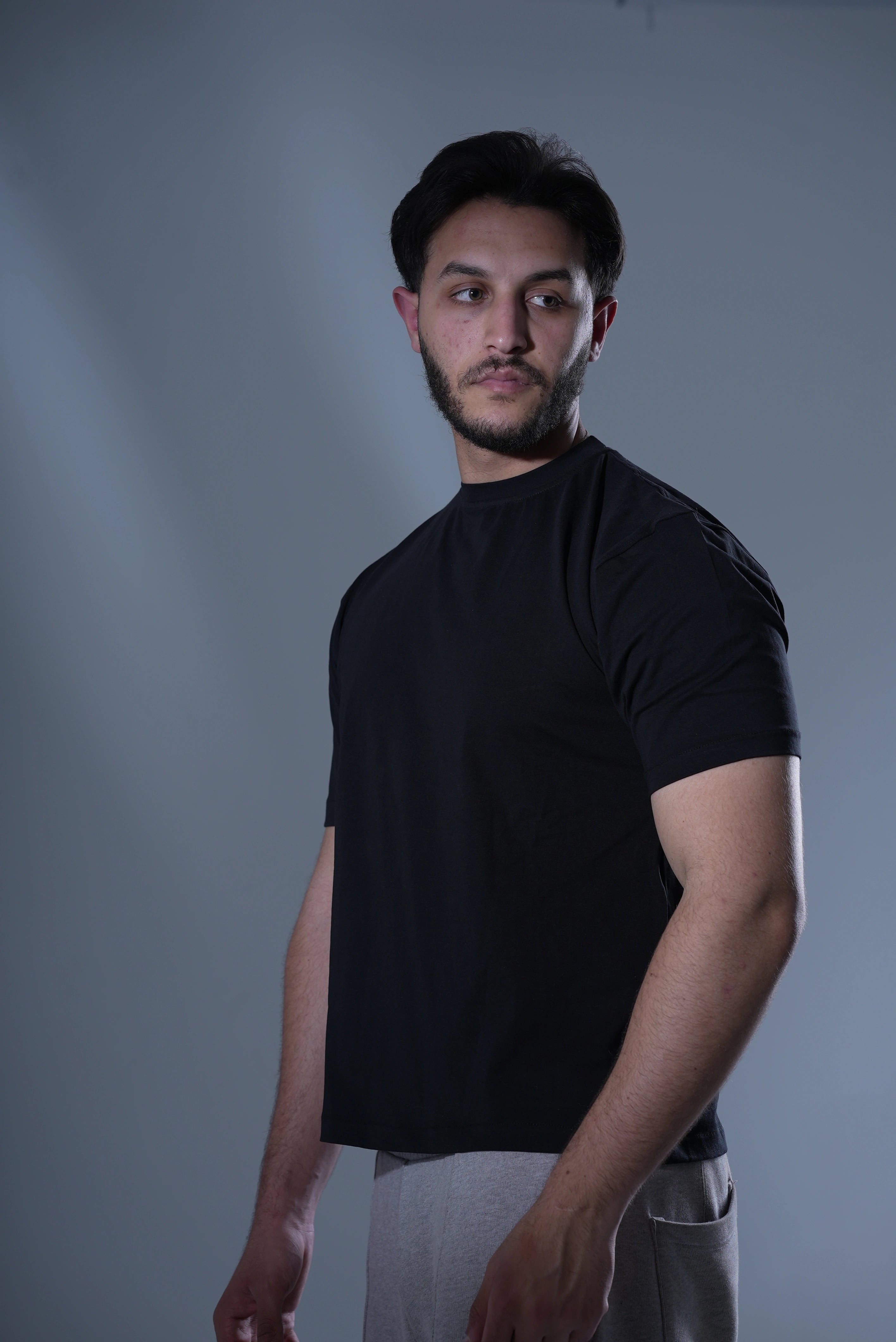 REGULAR FIT T-SHIRT (BLACK)