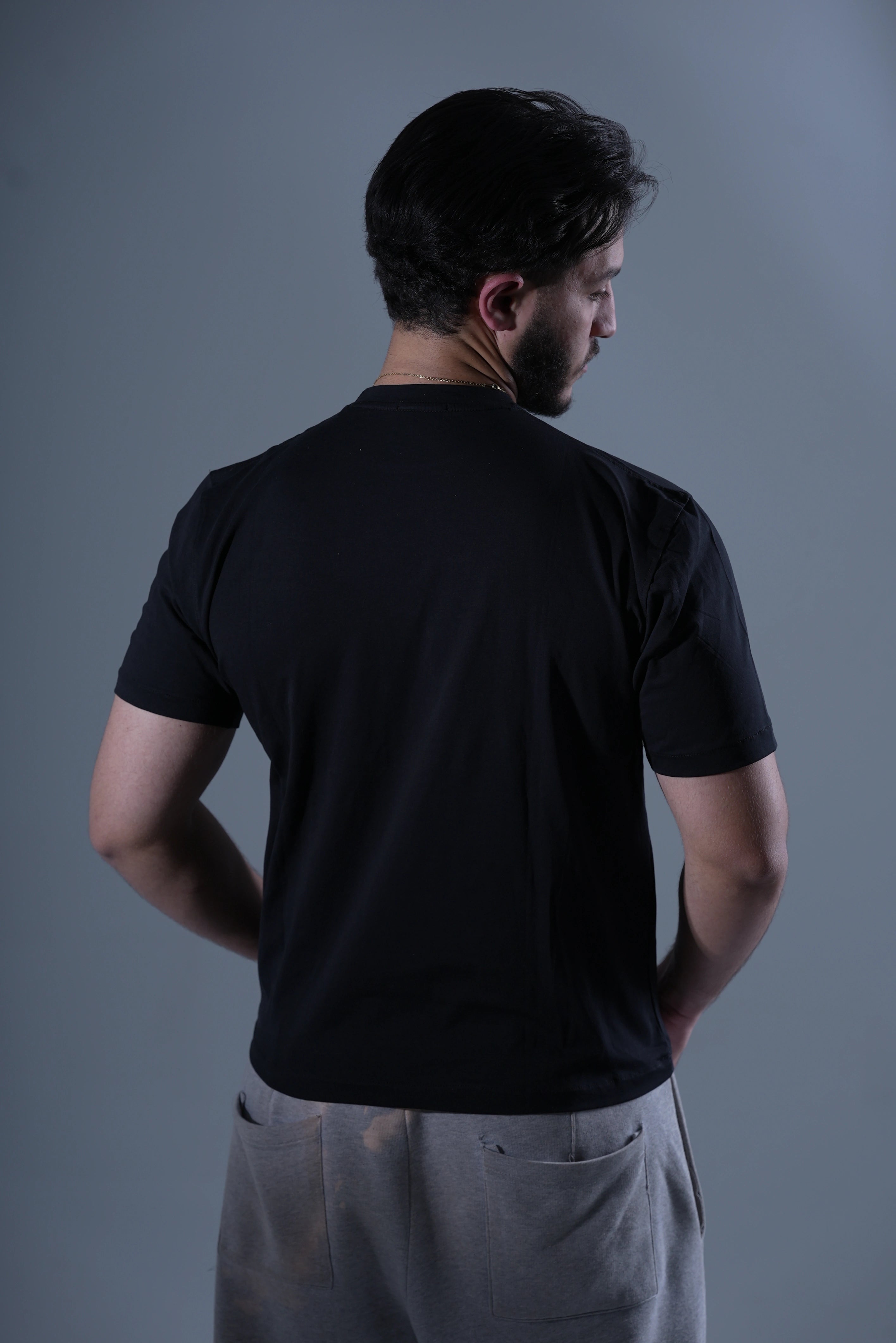 REGULAR FIT T-SHIRT (BLACK)